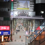 旬鮮彩鮨　豊のはなれ - CAMSを直進、アーケードが切れたところに、豊のはなれ