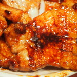 ドライブインいとう豚丼名人 - 肉盛り とろ～り温泉たまご豚丼（豚ロース：脂身部分）