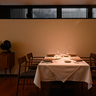 店内のコンセプトは北海道の家。洗練さとあたたかさが融合した特別な空間