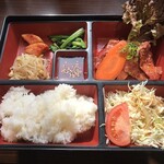 Wagyuu Yakiniku Taizan - 上焼きランチ ナムル・サラダ・キムチ・スープ付き 1350円(税込)