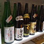 サーモンと海老と日本酒Bar 大衆酒場てっぺん - 飲み放題の日本酒（下段）