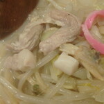 まるしん - ピンクのはんぺん、豚肉、あさり、烏賊などなど