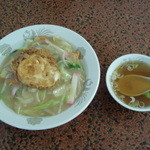 新清 - 中華飯　卵が両面焼き。