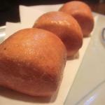 福建家庭料理 旬の香 - 「ひとくち牛乳饅頭揚げ」：カリッ！モチモチッ♪点心の愉しさの中に素朴な小麦の旨さと香り♪