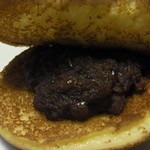 清寿軒 - 大判は餡子が少なめに見えます。