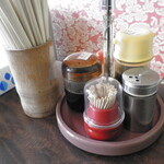 ラーメンの幸山 - テーブルの上