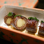 日本料理 晴山 - 筍の牛肉巻き