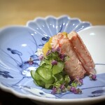 馳走 啐啄一十  - 毛蟹(北海道噴火湾産)・・噴火湾は雲丹をはじめてとしてお魚の宝庫ですけれど、毛蟹独特の甘味・旨みを感じ美味しい。 蟹の中では「毛蟹」が好きですので、嬉しい品でした。 ＊北紫雲丹(はだての雲丹、北海道南茅部産)・・羽立さんの雲丹は最高級品とされ数々の名店で出されますけれど、 北紫雲丹特有の上品な甘みを感じる品。