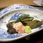 馳走 啐啄一十  - 茹で車海老(愛媛県産)、煮黒鮑(愛媛県産、90℃で6時間煮たもの)、青海苔(山口県下関産)載せ 黒鮑の肝と玉子の白身の練り合わせ・・鮑も柔らかいですし、全てが美味しい。