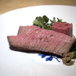 馳走 啐啄一十  - 榊山牛(広島県熊野産、32ヶ月以上の長期肥育した肉質4等級以上の黒毛和牛)の炭火焼きサーロイン 榊山牛(広島県熊野産、32ヶ月以上の長期肥育した肉質4等級以上の黒毛和牛)の炭火焼きシャトーブリアン