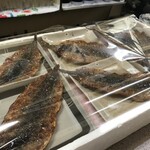 岩崎酒店 - 秋刀魚の蒲焼が並んでいます（２０２０．２．２０）