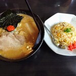 北海道らーめん 奥原流 久楽 - 白味噌＆チャーハン。