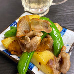 楽笑 - 料理写真:じゃが芋とすなっぷえんどうの豚炒め