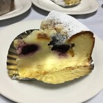 スイーツハウス - ダークチェリーのチーズケーキ