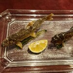りょうりや 御旅屋 - 琵琶湖  鮎 塩焼きと素揚げ