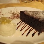 バール イスタ - アーモンドチョコレートケーキ