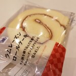 ミニストップ - 料理写真:ラムレーズンロールケーキ‼️