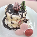 ワースカフェ - ストロベリーパンケーキバーガー　480円(税抜き)