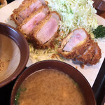 とんかつ しお田 - 厚くカットされたカツのやわらかさが凄すぎ