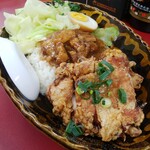 台湾料理 斑比 - 炸雞魯肉飯（935円）