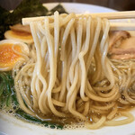 麺創 なな家 - ・ぴあ企画品 新時代ラーメン
      ・煮干豚骨ラーメン蕎麦 1000円
      ・トッピングデラックスDX 350円