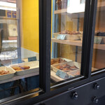 キャッスルロック - 店内狭め(外から)