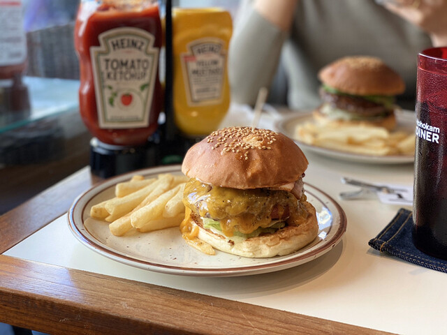 Hohokam Diner ホホカムダイナー 明治神宮前 ハンバーガー 食べログ