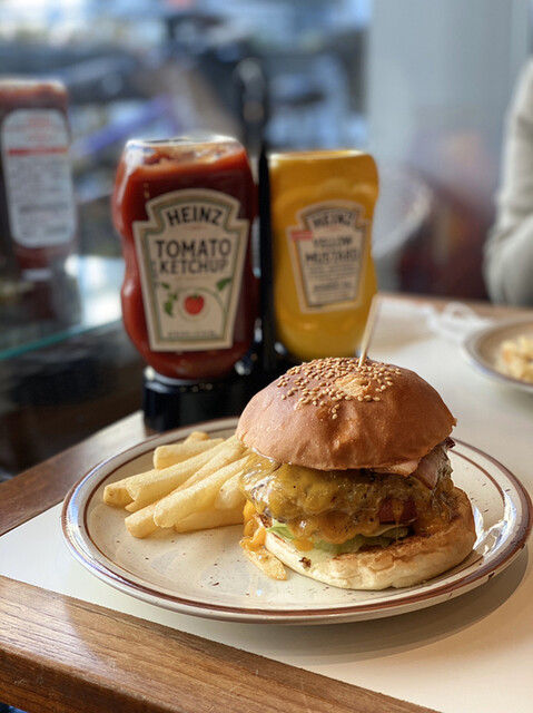 Hohokam Diner ホホカムダイナー 明治神宮前 ハンバーガー 食べログ