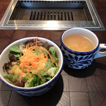 Shibuya Yakiniku Kintan - サラダと玉子スープ
