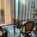 RUE DE PASSY - イートインOKの優雅なカフェスペースは、パリにあるカフェのテラス席みたいな雰囲気