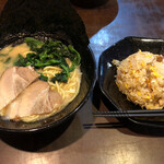 横浜家系ラーメン　翔家 - 