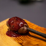 プレゼンテ スギ - 葡萄の枝に（鹿肉と佐倉天然芹のポルペッティ、ブルーベリーと赤紫蘇のソース）