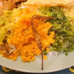 ロイヤルグリーン レストランアンドバー - スリランカスタイルのチキンカレー(サンボル他)