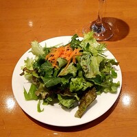 イゾラ ブル - 至ってシンプルなグリーンサラダ。