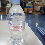 仙台港フェリーターミナル 売店 - ドリンク写真:エビアン