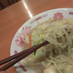 日高屋 - 中太の平麺