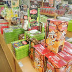 仙台港フェリーターミナル 売店 - ずんだ味とか牛タン味のお菓子のほか、岩手の「かもめの玉子」なんかもあるミャ