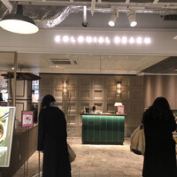 COLONIAL BEACH 横浜ハンマーヘッド - 開放感のある入り口。