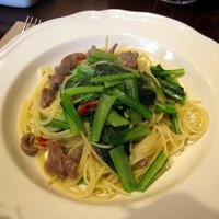 トラットリア・アルベロ - 鶏砂肝と小松菜のスパゲティー。これは悠々の落第点。