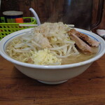 ラーメン二郎 - 白い丼の大ラーメン