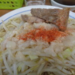 ラーメン二郎 - 一味投入