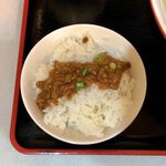 府城 - 鶏麺セット ¥655 のそぼろご飯