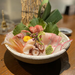 Bettei Hanabi Onikai - 鮮魚盛り合わせ３種盛り(伊勢まぐろ中とろ、鯛、かんぱち、生たこ)