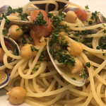 Dajennaro - アサリ、ヒヨコ豆とフレッシュトマトのスパゲッティ