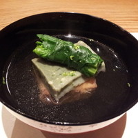 季節のお料理 辻むら - 桜海老しんじょうと蓬麩のお椀