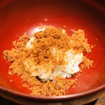 御料理 無窮 - 煎りカラスミ　兵庫県丹波の黒豆飯蒸し