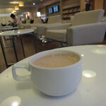 MIRACLE FIRST CLASS LOUNGE - ドリンクとラウンジの風景