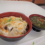 末広食堂 - カツ丼と味噌汁
