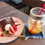 Garden house cafe - ランチセットのドリンク(レモネード)と、＋200円のデザート