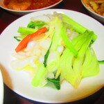 黄鶴 - ランチ小皿定食　２８００円（税込）のイカと青梗菜の塩味炒めのアップ【２０２０年２月】